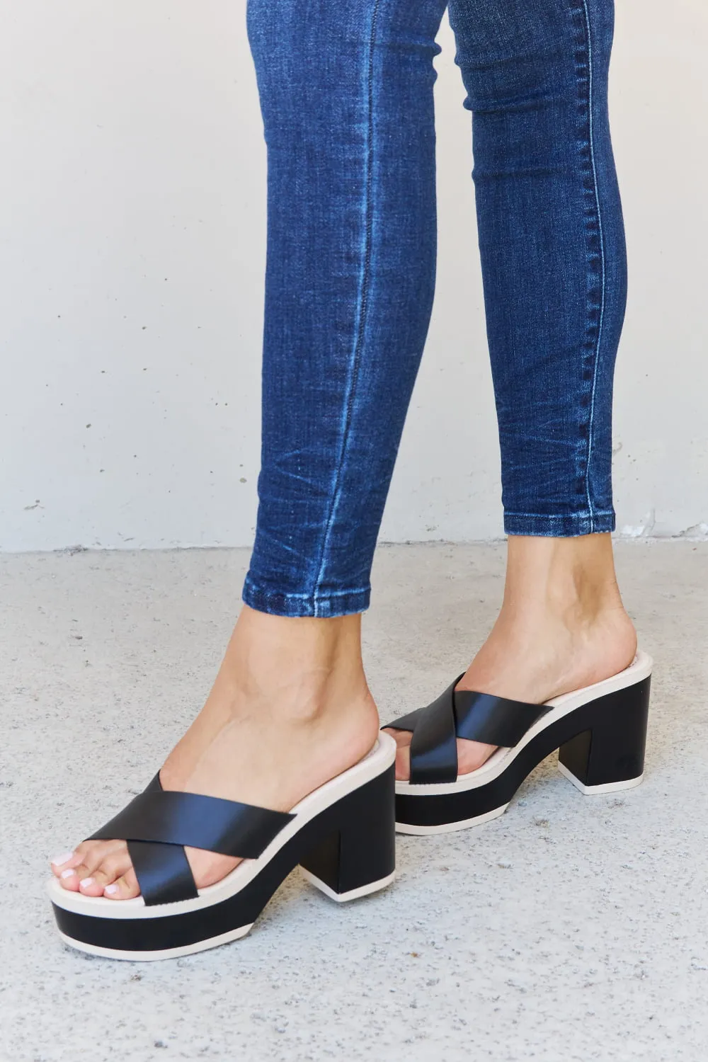 Cherish The Moments Contrast Platform Sandals in Black