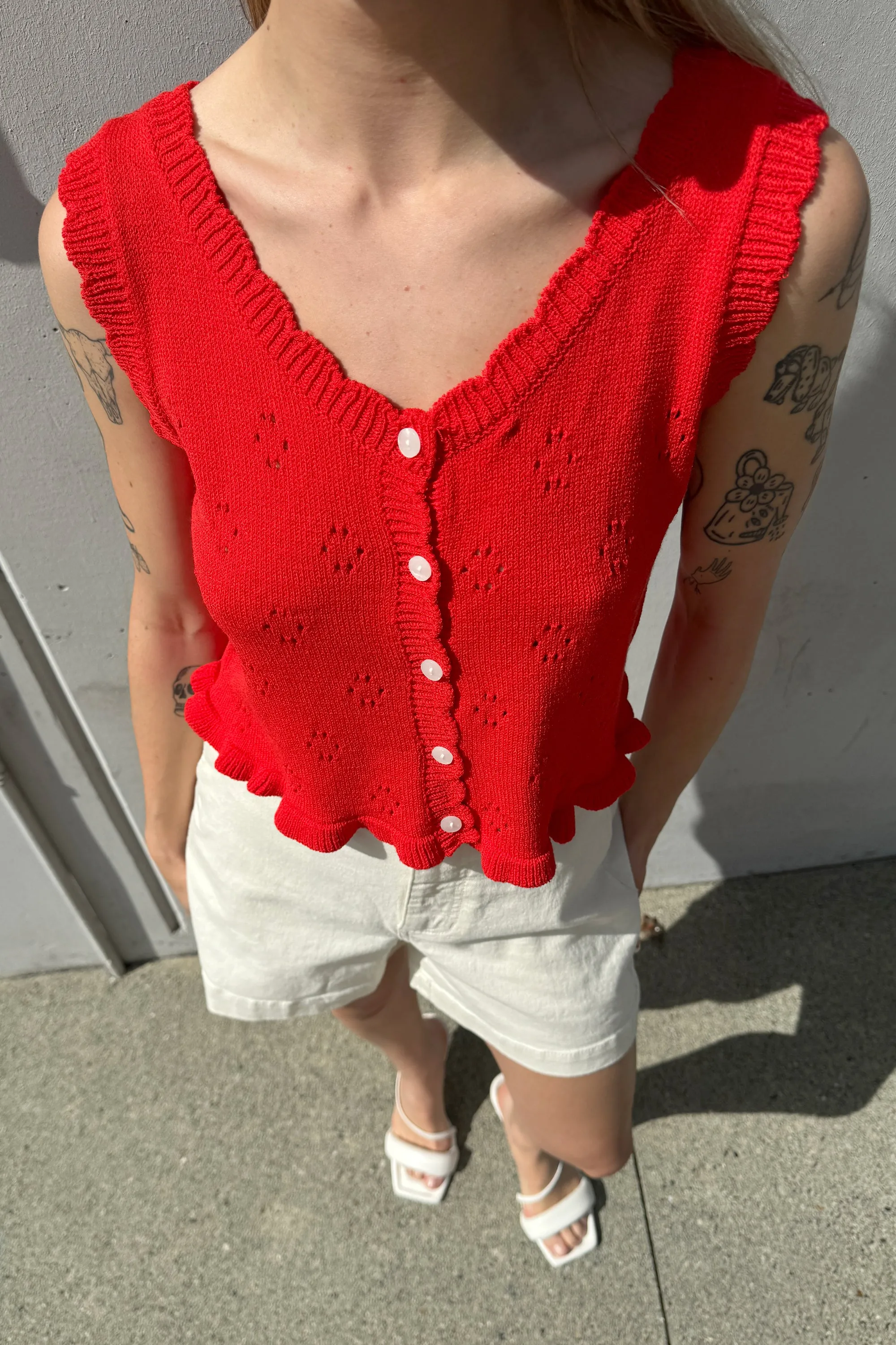 CROPPED SCALLOPED KNIT TANK