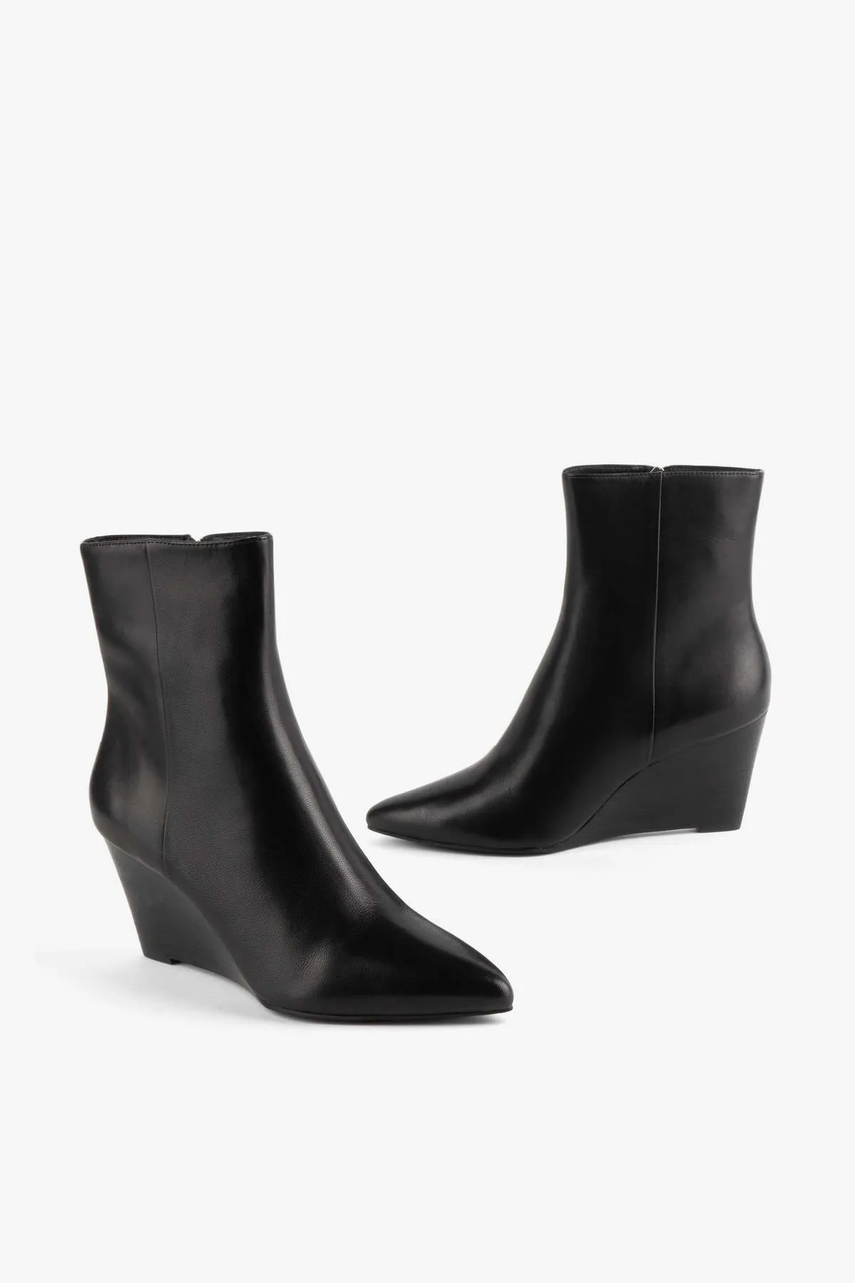 Fang Pointed Toe Wedge Boot