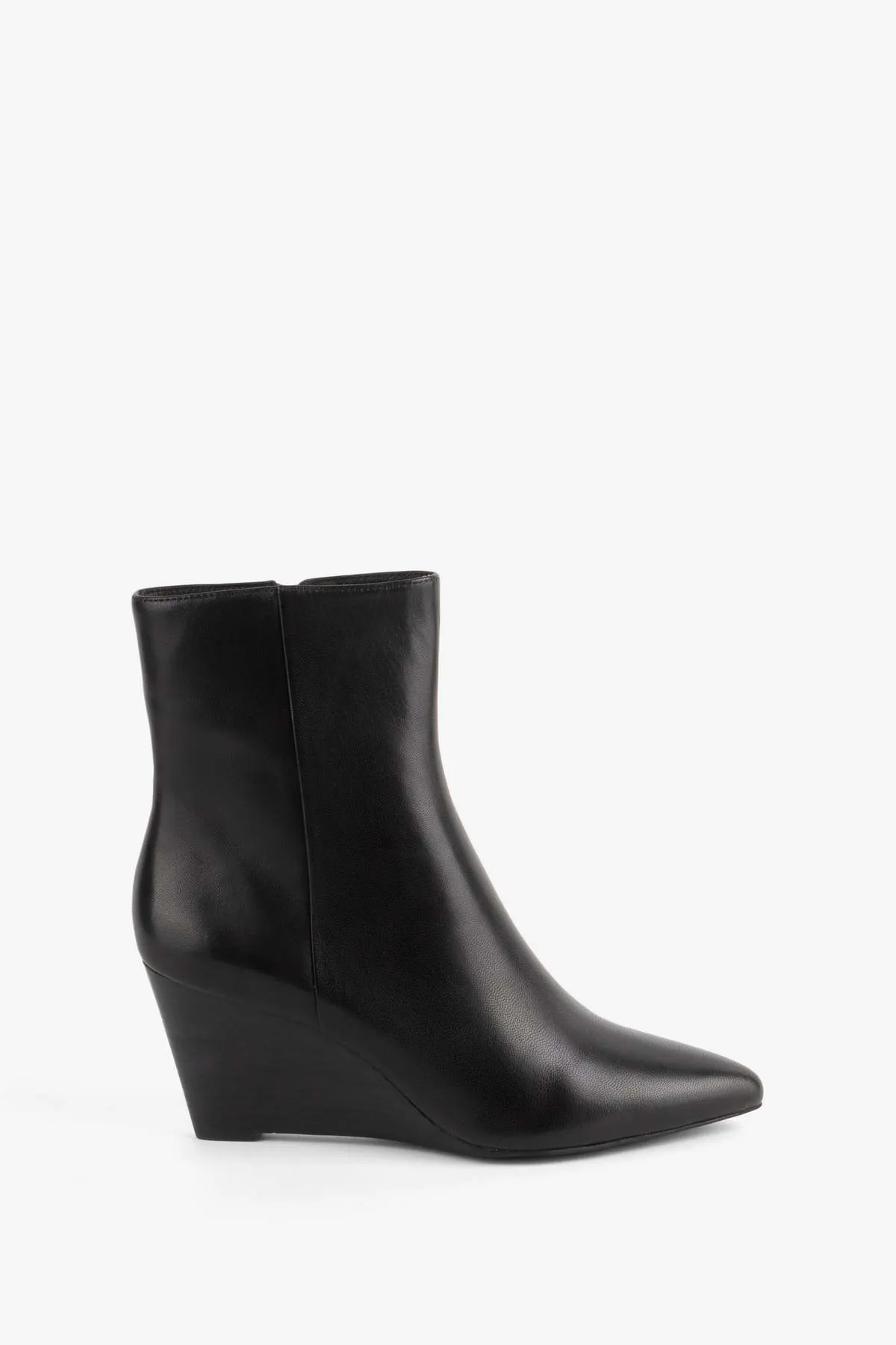 Fang Pointed Toe Wedge Boot