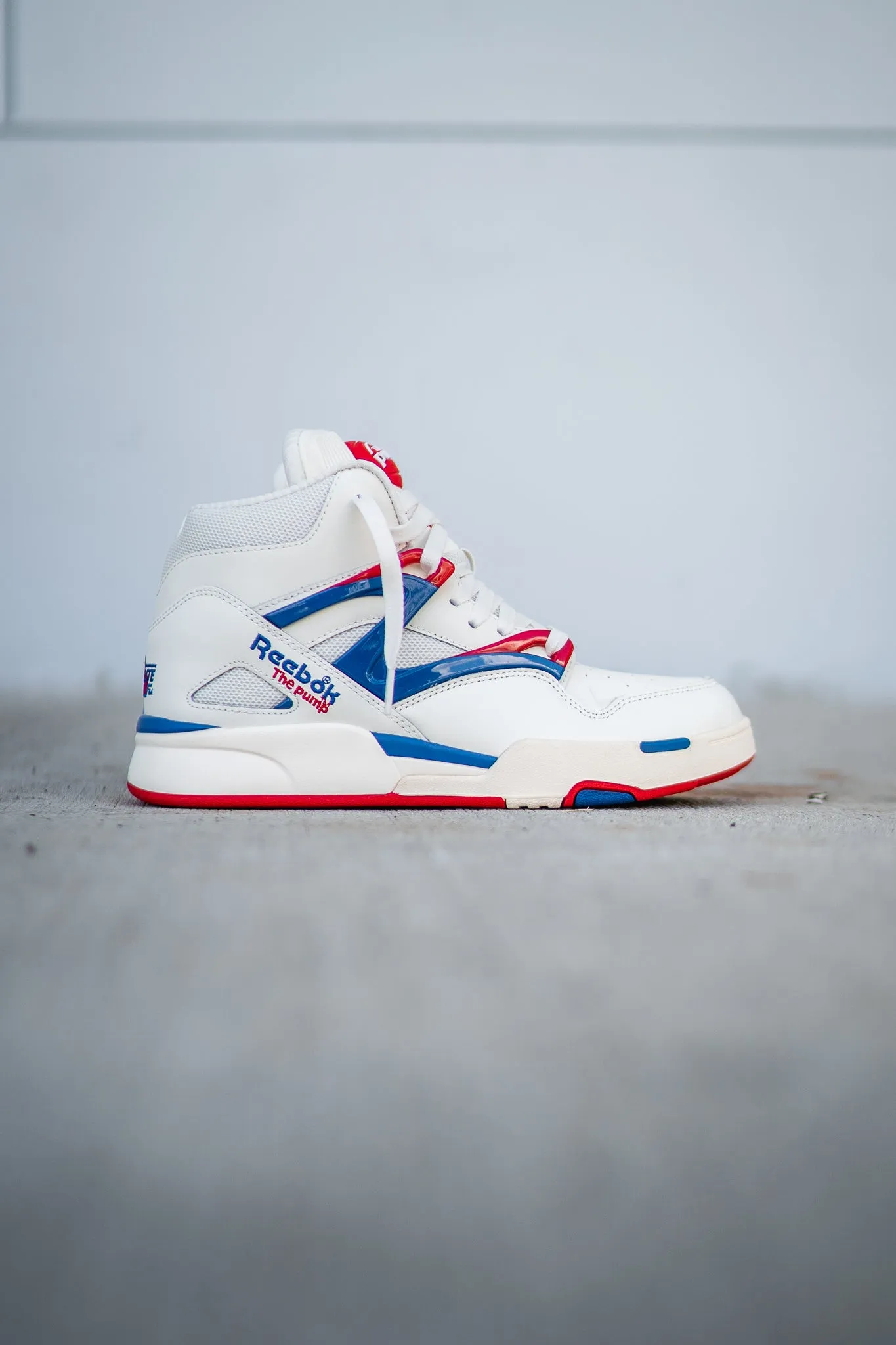 Reebok Pump Omni Zone II (Chalk/Vector Blue/Vector Red)