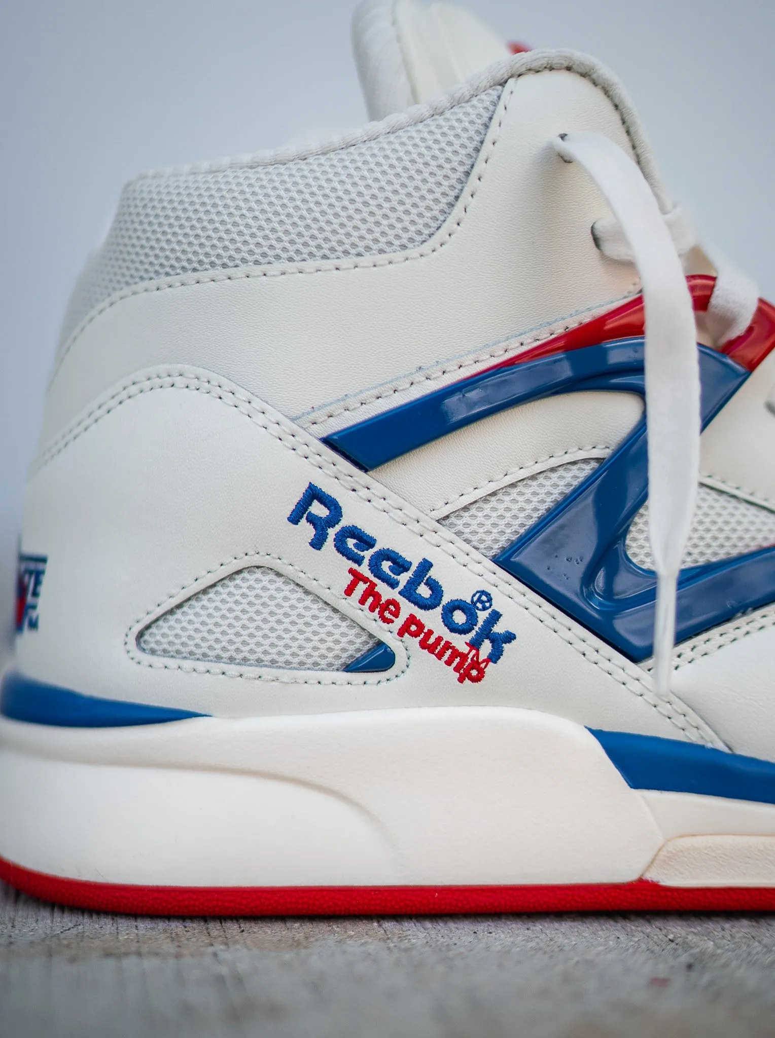 Reebok Pump Omni Zone II (Chalk/Vector Blue/Vector Red)